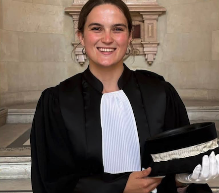 JULIA MAGISTRATE !