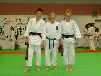 Carolane et Oumar termine la saison sportive avec une très belle ceinture noire 1ère Dan : bravo à vous deux.