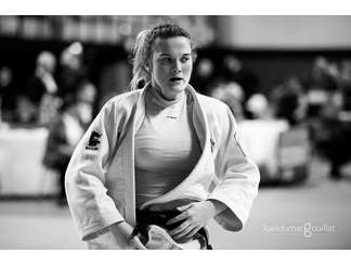 Julia CAMBOURS aux Championnats de France par Equipes Cadettes à l'INJ avec Eure Judo